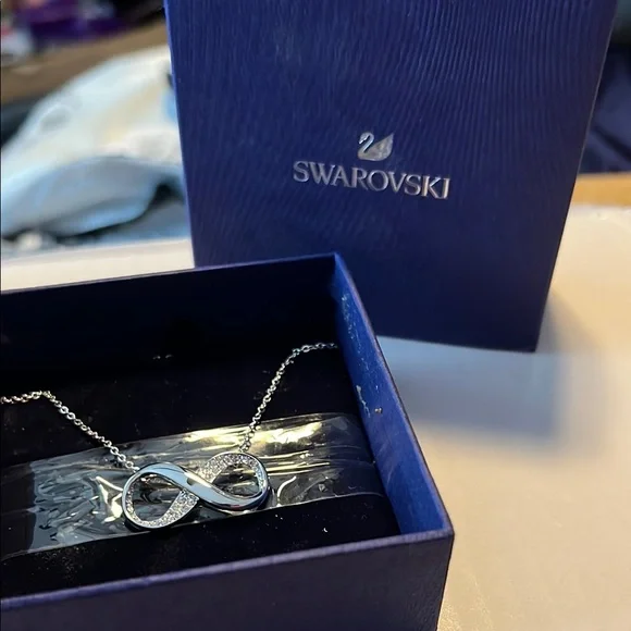 Swarovski Infinity Necklace in Silver NWT - Picture 2 of 6